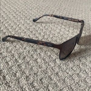 GUESS Men’s sunglasses